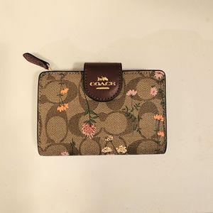 Coach Signature Pattern Wildflower Corner-Zip Medium Wallet